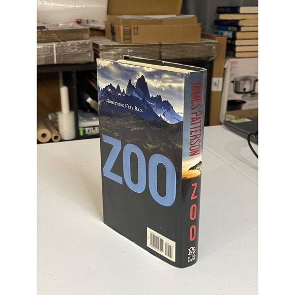 Zoo By James Patterson & Michael Ledwidge Hardcover Book 2012 Little Brown - Picture 3 of 7